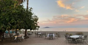 Vista playa terraza restaurante Hotel Oasis, Loreto